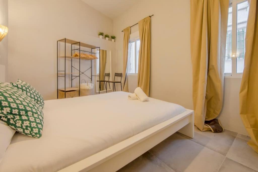 Cool Deluxe Interior Design A 2 Min De Gran Via Apartman Madrid Kültér fotó