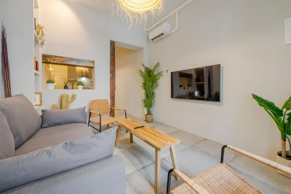 Cool Deluxe Interior Design A 2 Min De Gran Via Apartman Madrid Kültér fotó