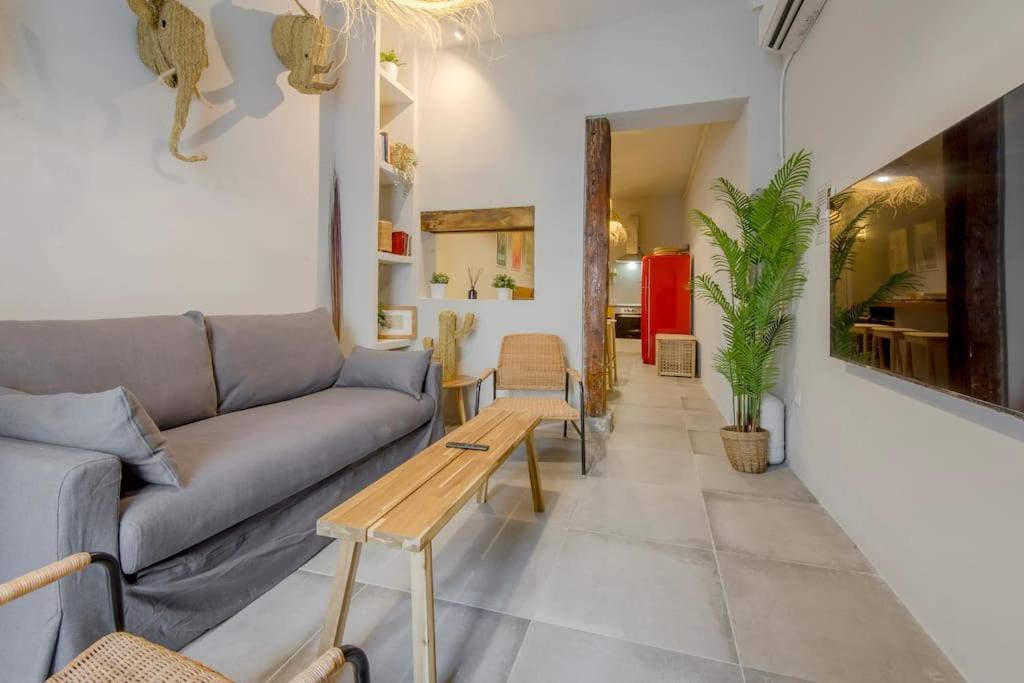 Cool Deluxe Interior Design A 2 Min De Gran Via Apartman Madrid Kültér fotó